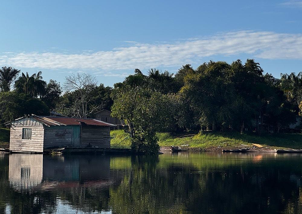 A home on the shore of Lake Tefé. Photo by James Lewis