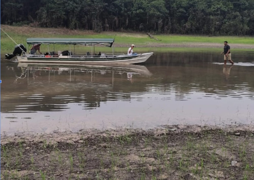 Members of APAFE pushing a boat recently purchased with Rainforest Trust project funds. They travel along a stream left behind when Lake Tefé nearly disappeared during the drought. Photo taken on Sept 9 2024, courtesy of IIEB